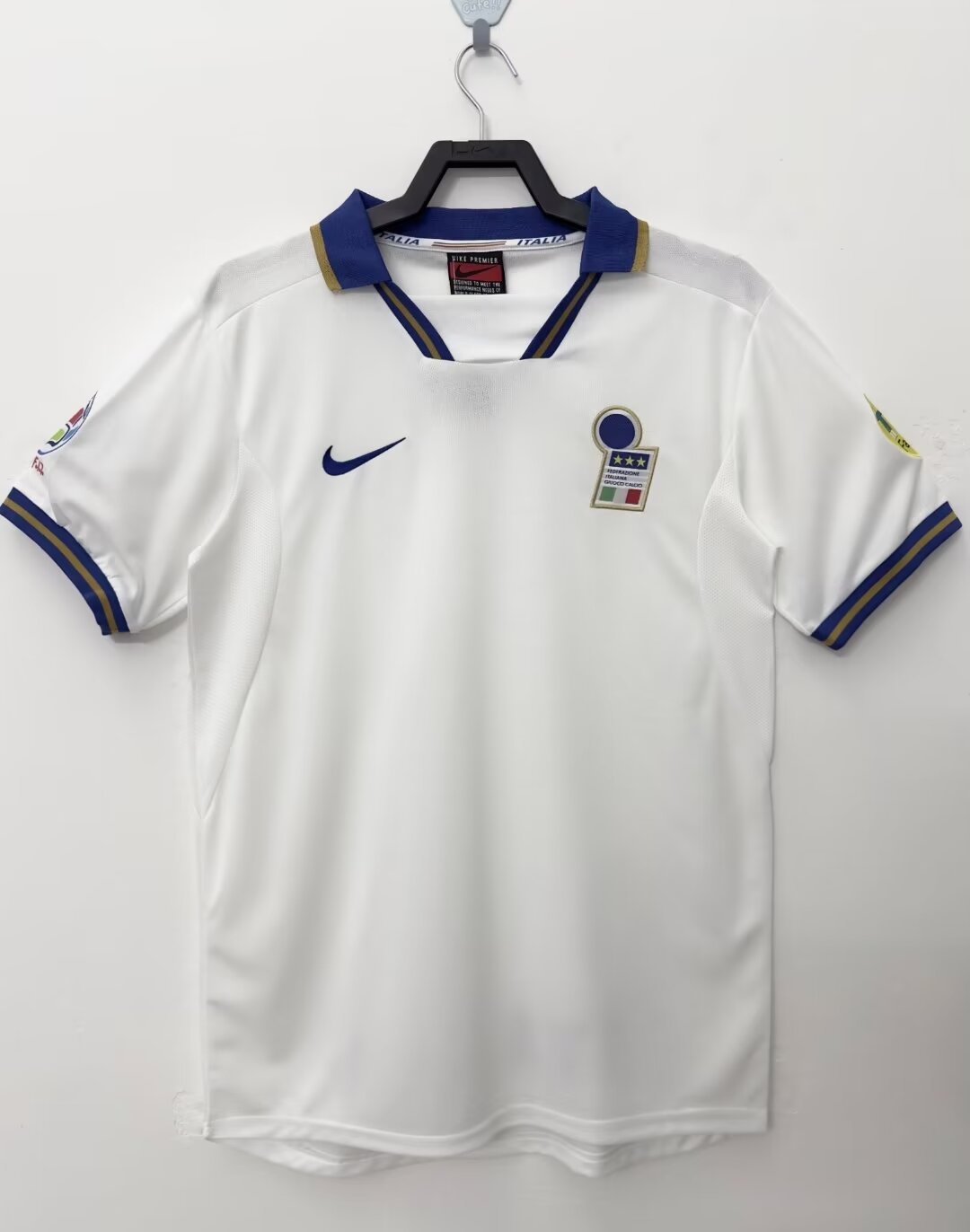 Camiseta retro de visitante de Italia 1996